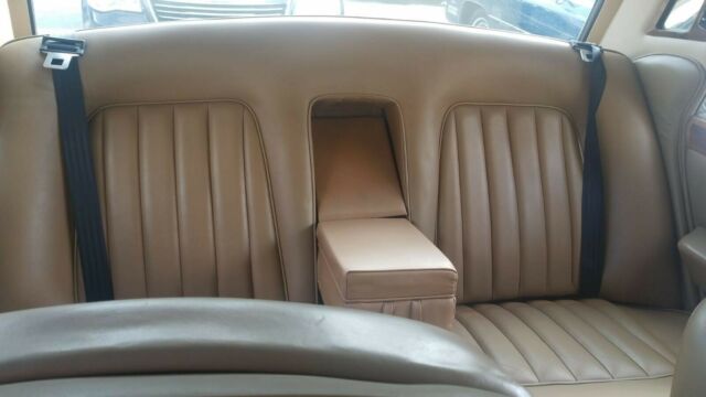 Rolls-Royce Silver Shadow 1971 image number 10