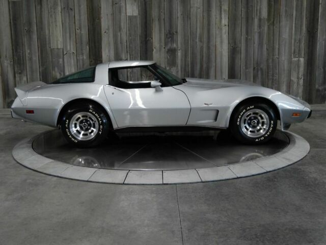 Chevrolet Corvette 1979 image number 16