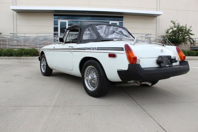 MG MGB 1979 image number 28