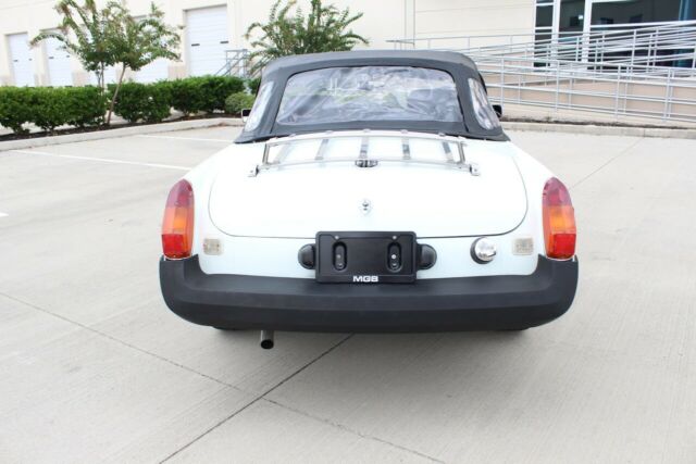 MG MGB 1979 image number 29