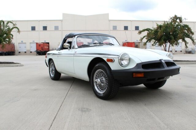 MG MGB 1979 image number 32