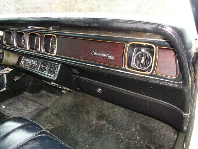 Lincoln Continental 1971 image number 12