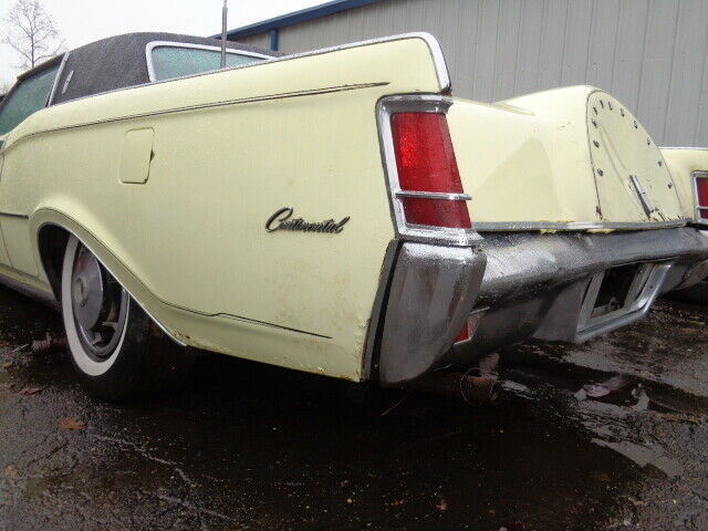 Lincoln Continental 1971 image number 2