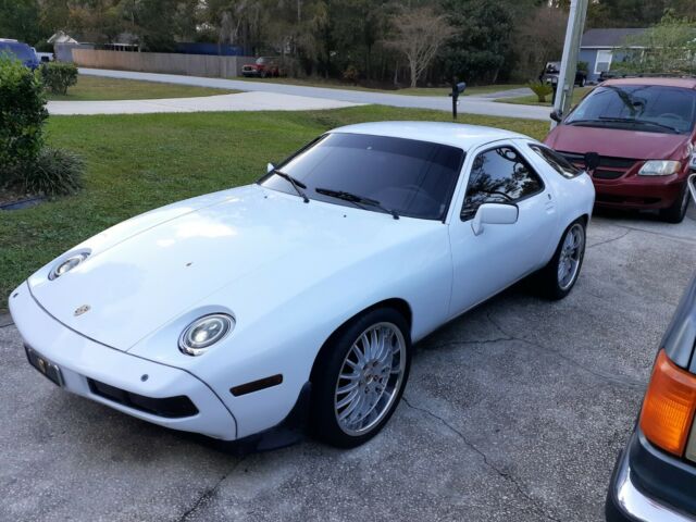 Porsche 928 1979 image number 0