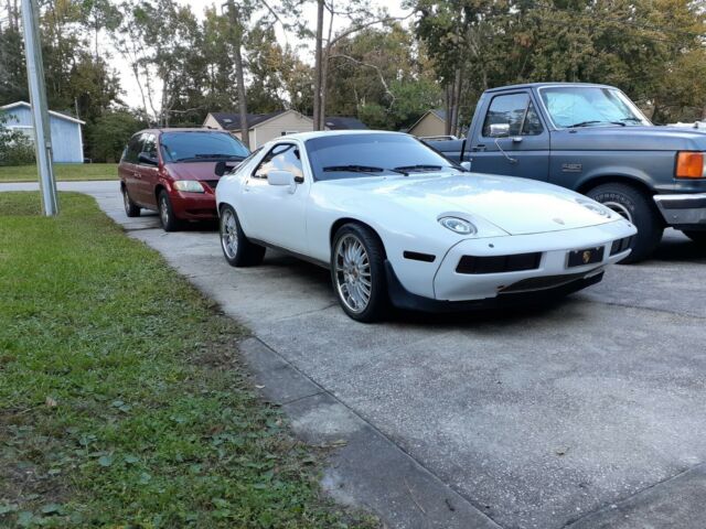 Porsche 928 1979 image number 27