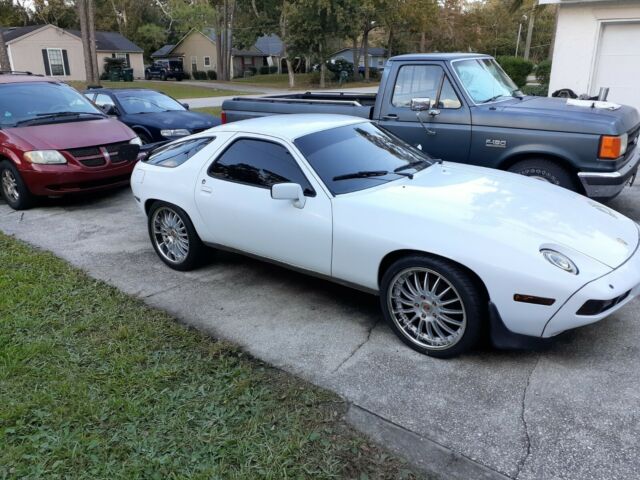 Porsche 928 1979 image number 28