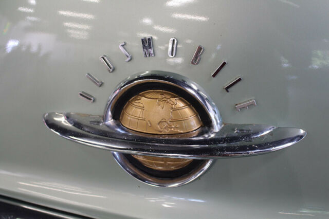 Oldsmobile Eighty-Eight 1951 image number 46