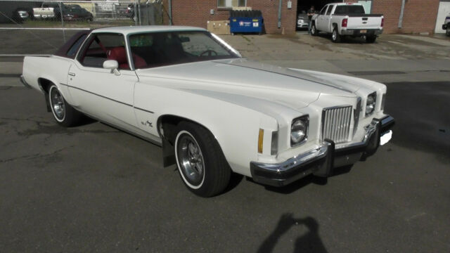 Pontiac Grand Prix 1974 image number 27