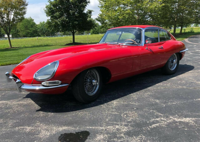 Jaguar E-Type 1967 image number 0