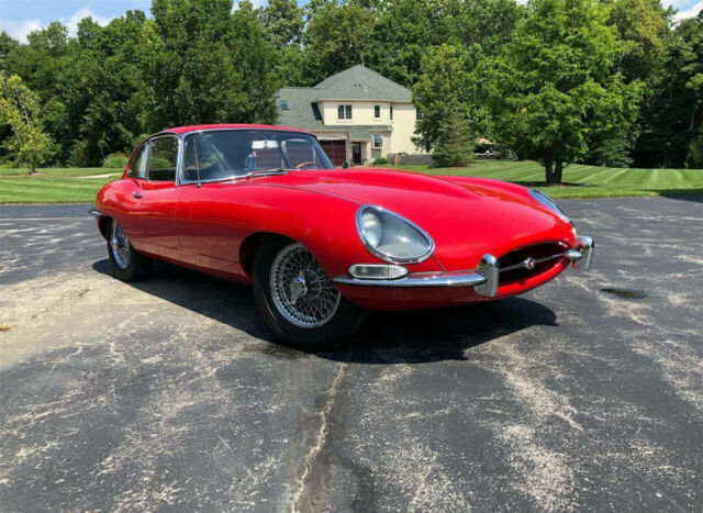 Jaguar E-Type 1967 image number 1