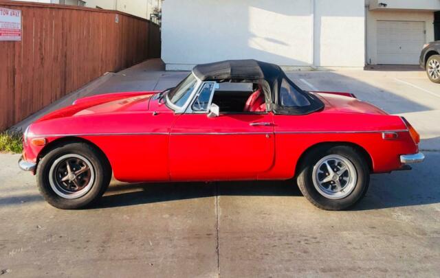 MG MGB 1977 image number 22