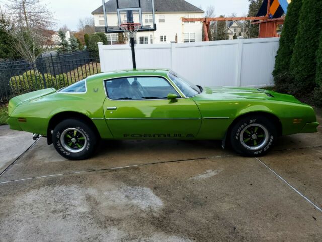 Pontiac Firebird 1976 image number 1