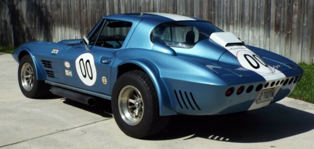 Chevrolet Corvette 1963 image number 10