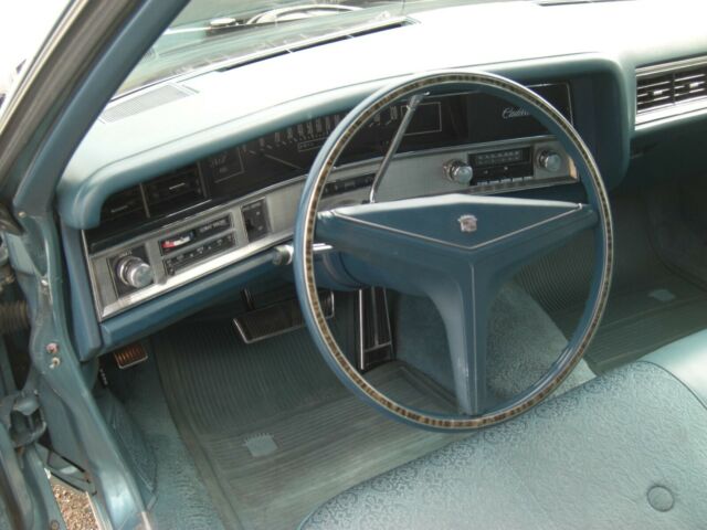 Cadillac DeVille 1971 image number 10