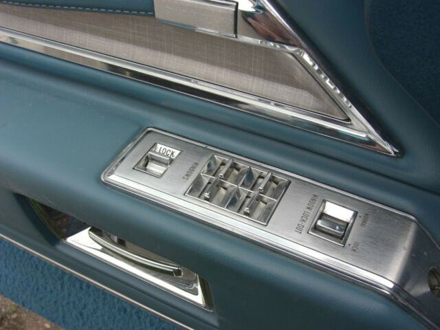 Cadillac DeVille 1971 image number 42