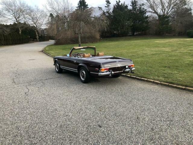 Mercedes-Benz SL-Class 1971 image number 21