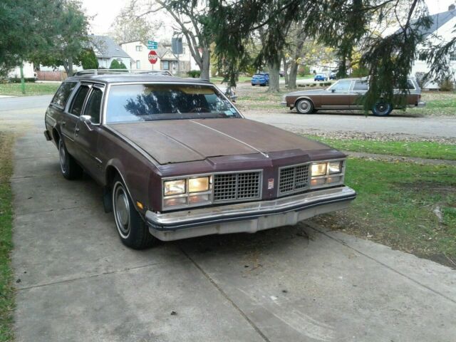 Oldsmobile Custom Cruiser 1979 image number 15