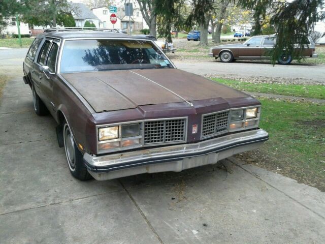 Oldsmobile Custom Cruiser 1979 image number 16