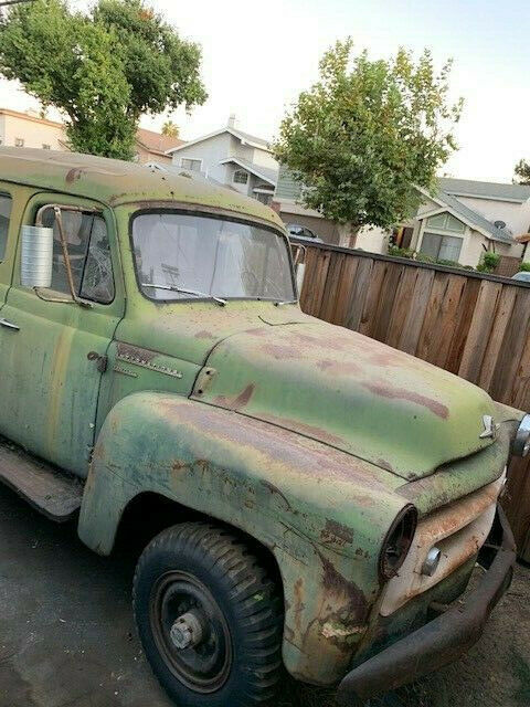 International Harvester Travelall 1957 image number 2