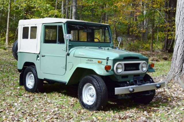 Toyota Land Cruiser 1970 image number 2