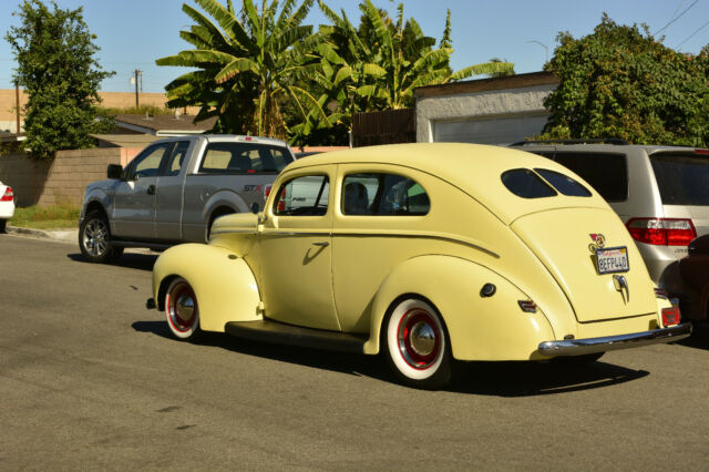 Ford Tudor 1940 image number 16