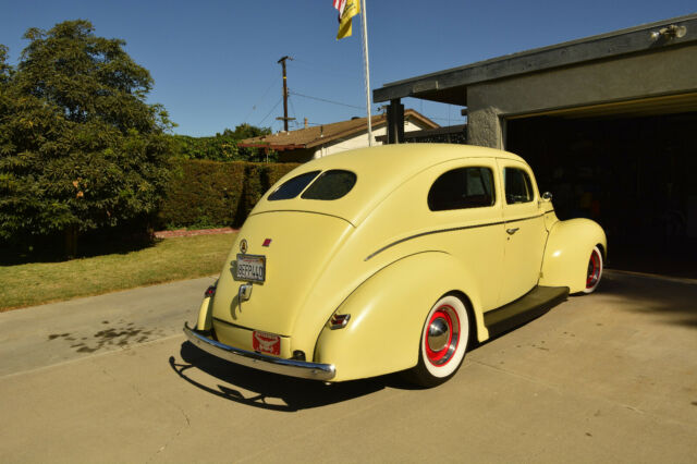 Ford Tudor 1940 image number 18