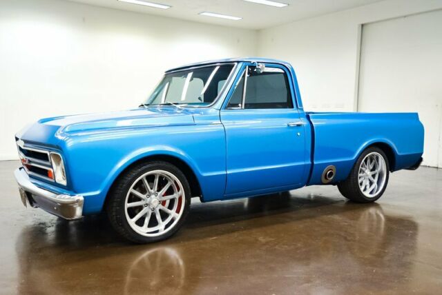 Chevrolet C-10 1967 image number 2