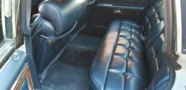 Lincoln Town Car 1975 image number 20