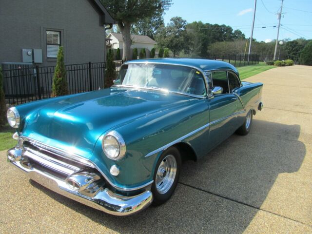 Oldsmobile Ninety-Eight 1954 image number 2