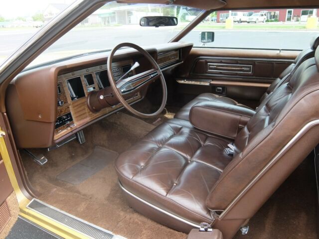 Lincoln Continental 1973 image number 10