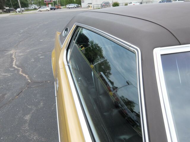 Lincoln Continental 1973 image number 32