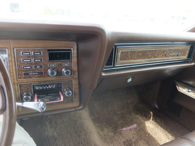 Lincoln Continental 1973 image number 37