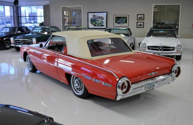 Ford Thunderbird 1962 image number 18