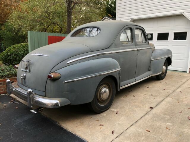 Ford Deluxe 1947 image number 2