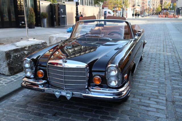 Mercedes-Benz 280SE Cabrio 1970 image number 1