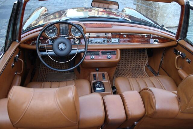 Mercedes-Benz 280SE Cabrio 1970 image number 21