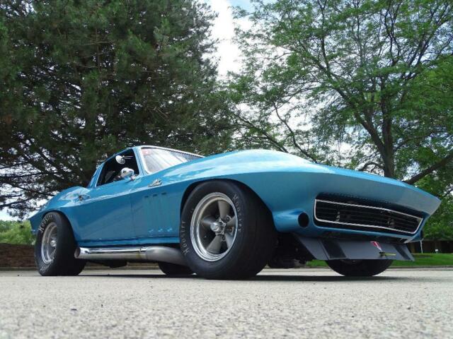 Chevrolet Corvette 1965 image number 21