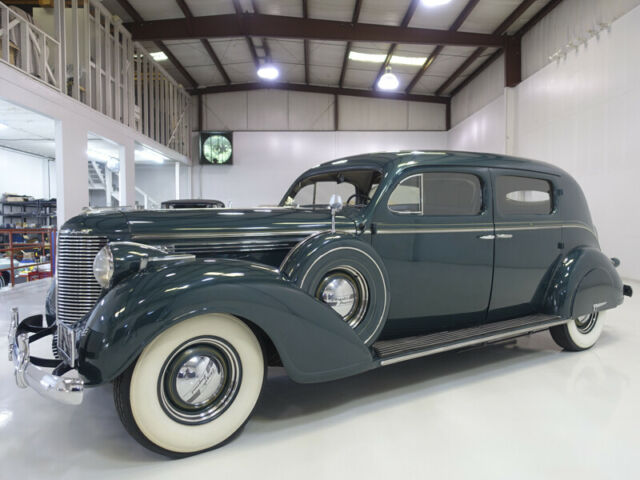 Chrysler Custom Imperial 1938 image number 0