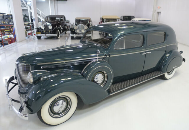 Chrysler Custom Imperial 1938 image number 4