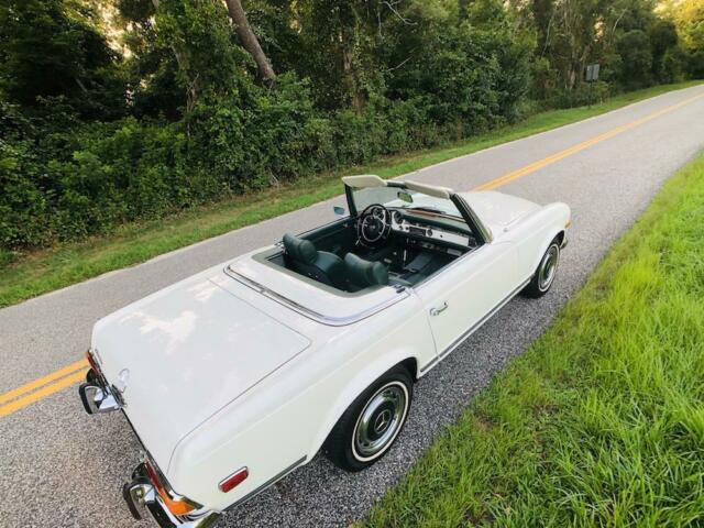 Mercedes-Benz SL-Class 1970 image number 25