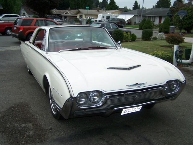 Ford Thunderbird 1961 image number 0