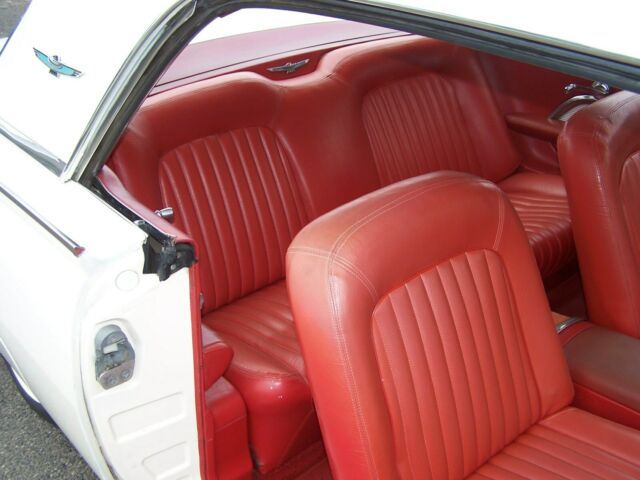 Ford Thunderbird 1961 image number 2