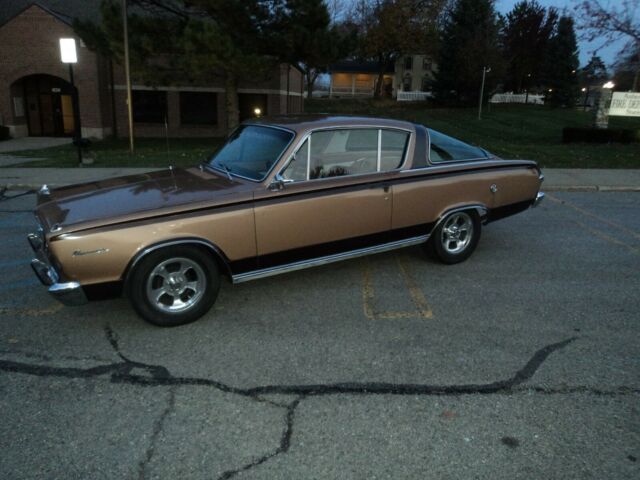 Plymouth Barracuda 1966 image number 1