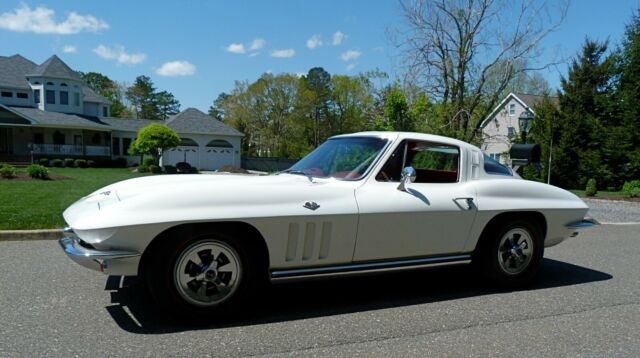 Chevrolet Corvette 1965 image number 0