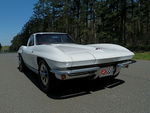 Chevrolet Corvette 1965 image number 19