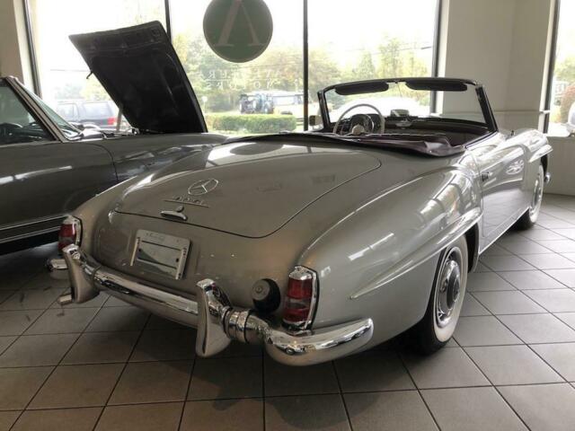 Mercedes-Benz SL-Class 1961 image number 27