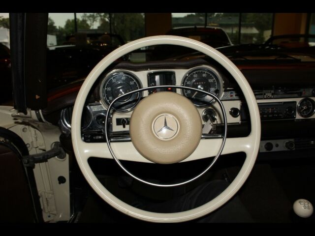 Mercedes-Benz SL-Class 1970 image number 35