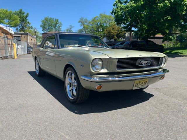 Ford Mustang 1966 image number 18