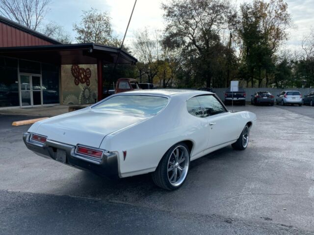 Pontiac Le Mans 1969 image number 16