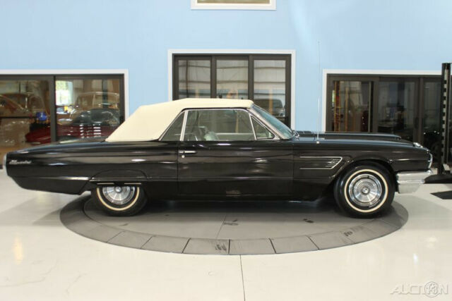 Ford Thunderbird 1965 image number 29